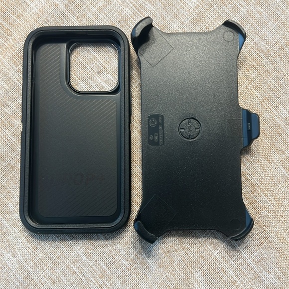 iPhone 14 Pro Otter Box Case - Picture 5 of 16
